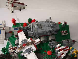 Illustration for article titled Using Hundreds of LEGO Star Wars Mini-Spaceships to Create Huge Battles